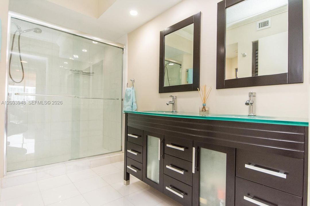 For Sale: $499,000 (2 beds, 2 baths, 1181 Square Feet)