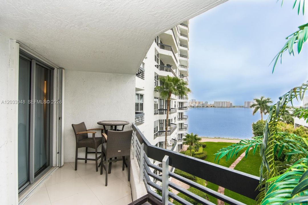 For Sale: $499,000 (2 beds, 2 baths, 1181 Square Feet)