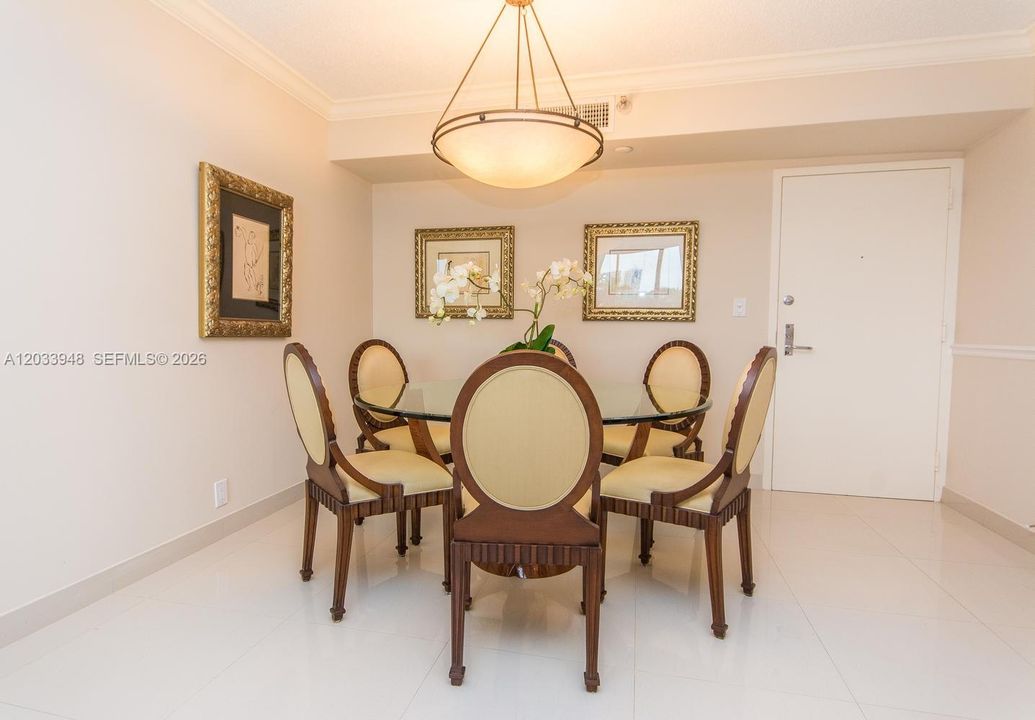 For Sale: $499,000 (2 beds, 2 baths, 1181 Square Feet)