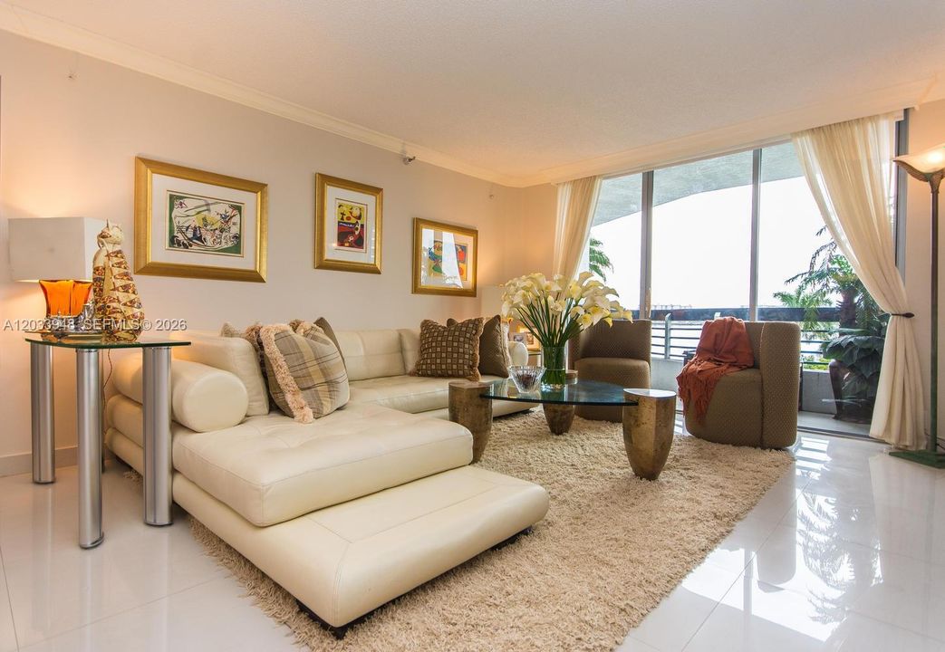 For Sale: $499,000 (2 beds, 2 baths, 1181 Square Feet)