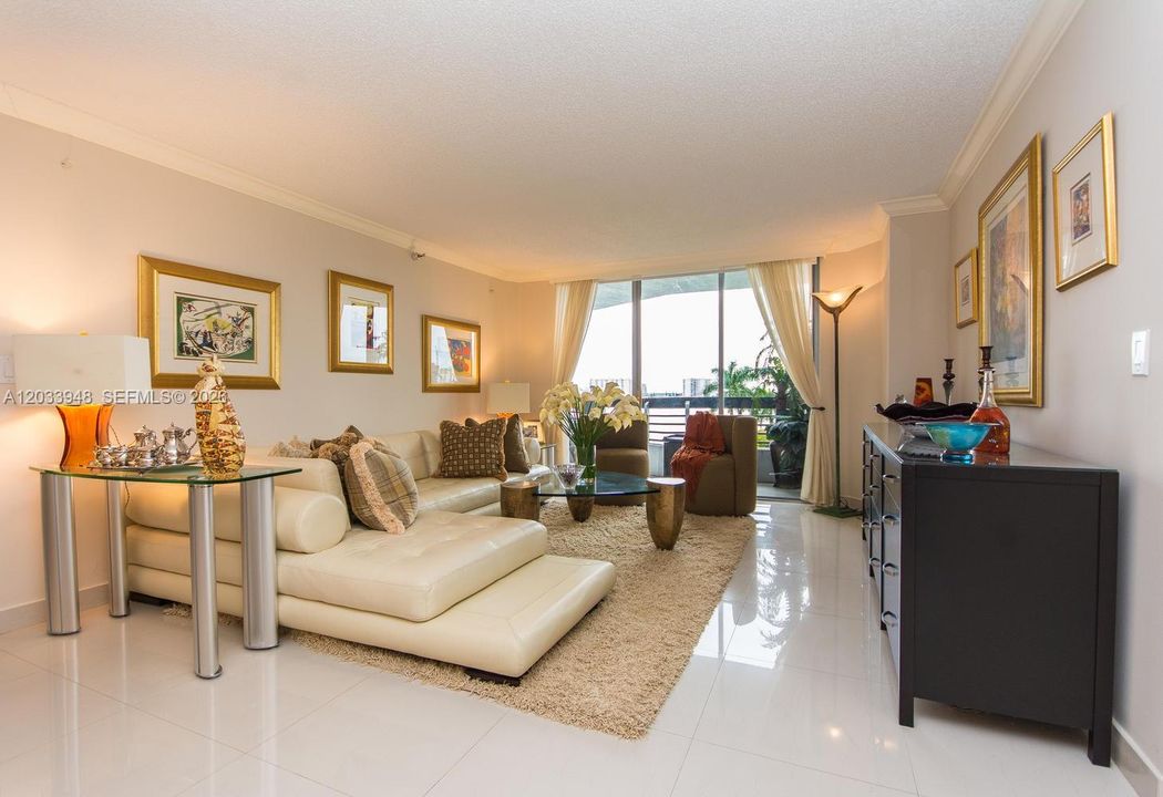 For Sale: $499,000 (2 beds, 2 baths, 1181 Square Feet)