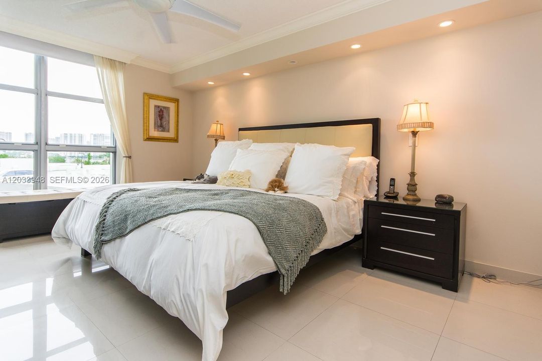 For Sale: $499,000 (2 beds, 2 baths, 1181 Square Feet)