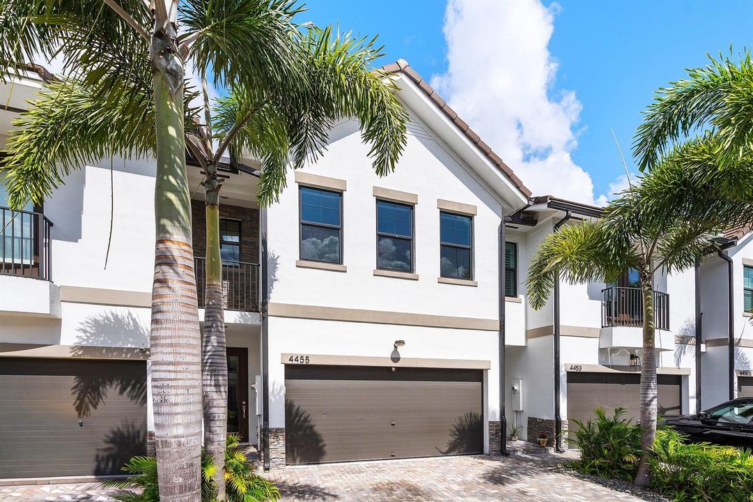 003-4455EAquaBellaLn-FtLauderdale-FL-333