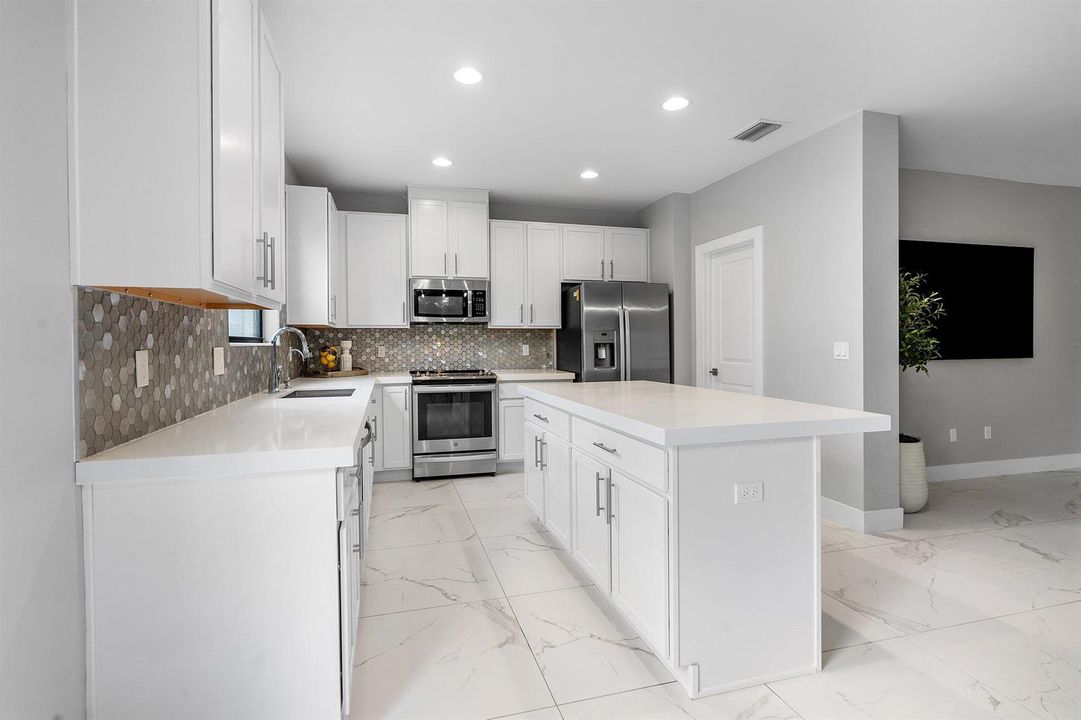 009-4455EAquaBellaLn-FtLauderdale-FL-333