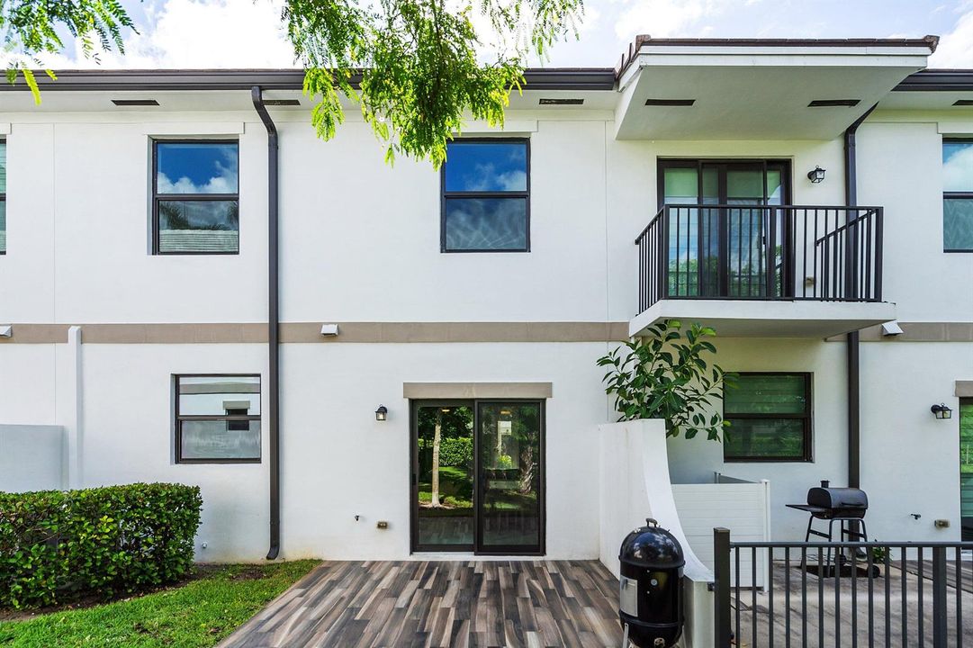 040-4455EAquaBellaLn-FtLauderdale-FL-333