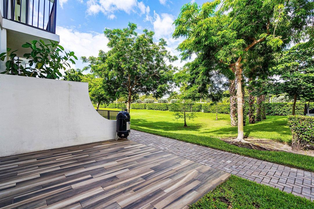 041-4455EAquaBellaLn-FtLauderdale-FL-333