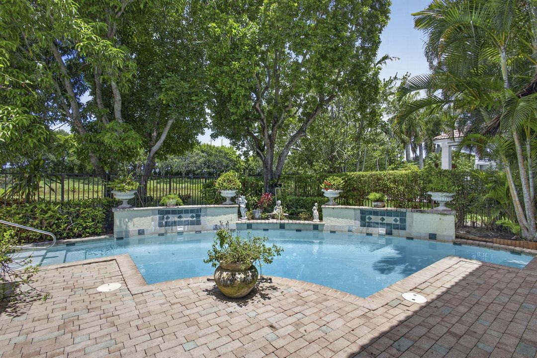 Pool & Lake View