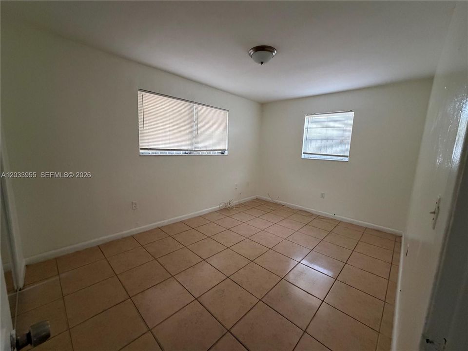 For Rent: $2,200 (2 beds, 1 baths, 750 Square Feet)