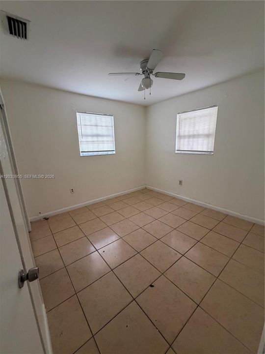 For Rent: $2,200 (2 beds, 1 baths, 750 Square Feet)