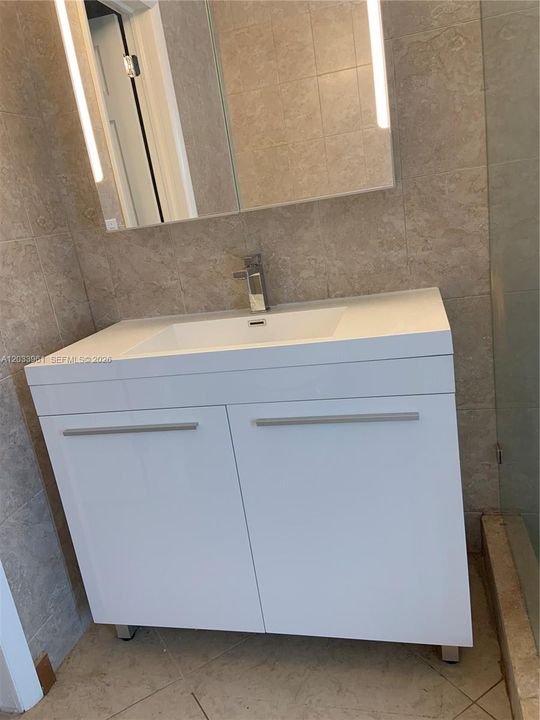En Renta: $6,400 (4 camas, 3 baños, 2564 Pies cuadrados)