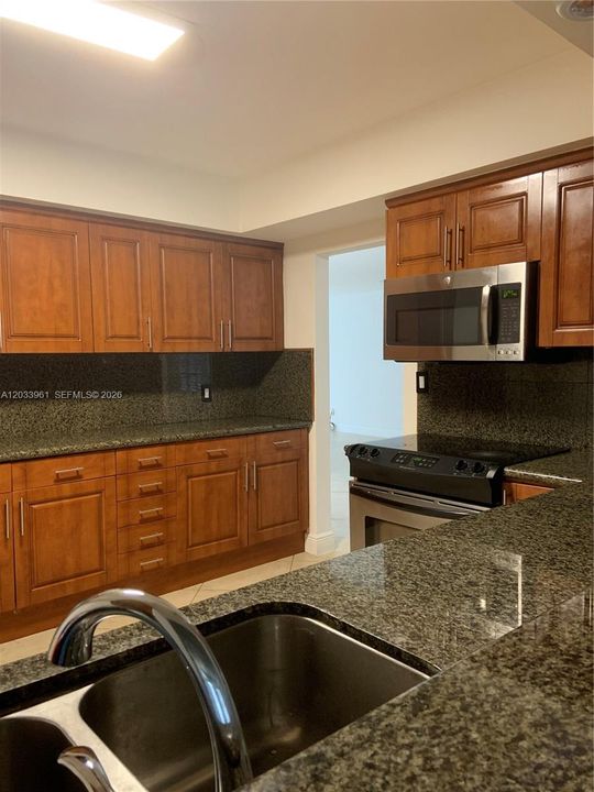 En Renta: $6,400 (4 camas, 3 baños, 2564 Pies cuadrados)