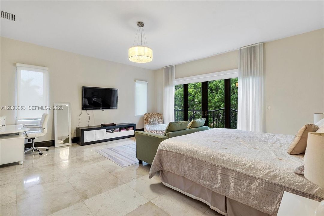 For Sale: $3,790,000 (5 beds, 4 baths, 4545 Square Feet)