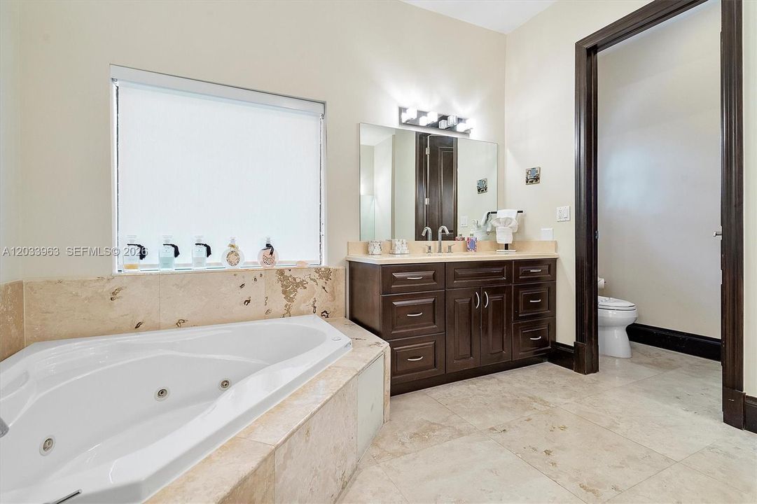 For Sale: $3,790,000 (5 beds, 4 baths, 4545 Square Feet)
