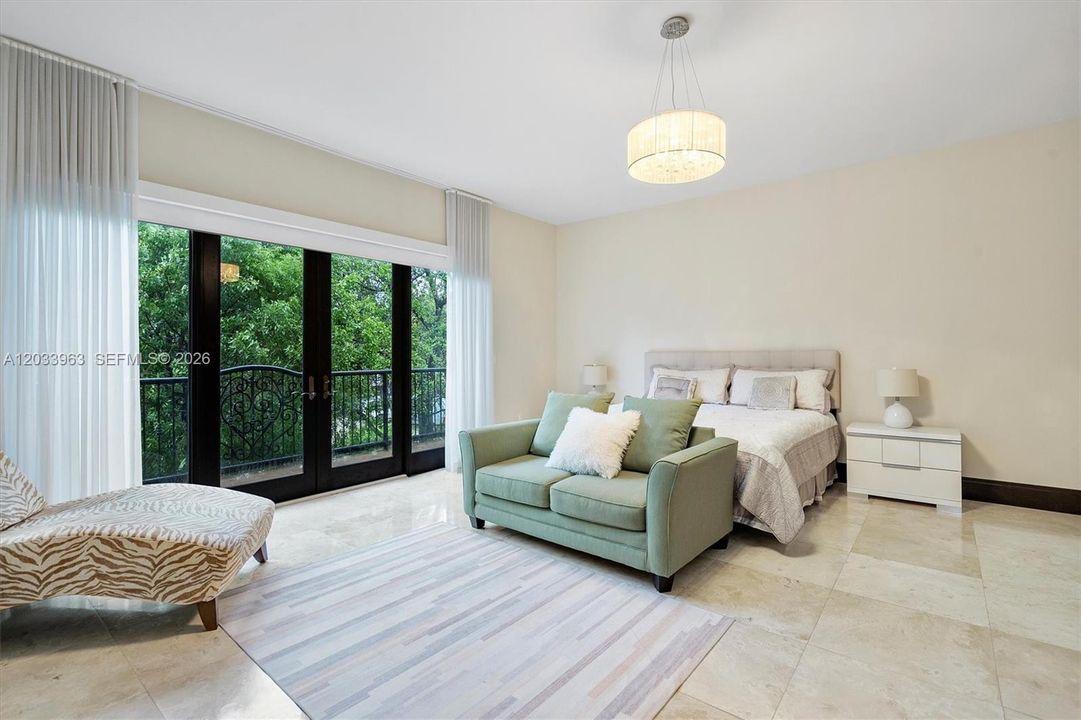 For Sale: $3,790,000 (5 beds, 4 baths, 4545 Square Feet)