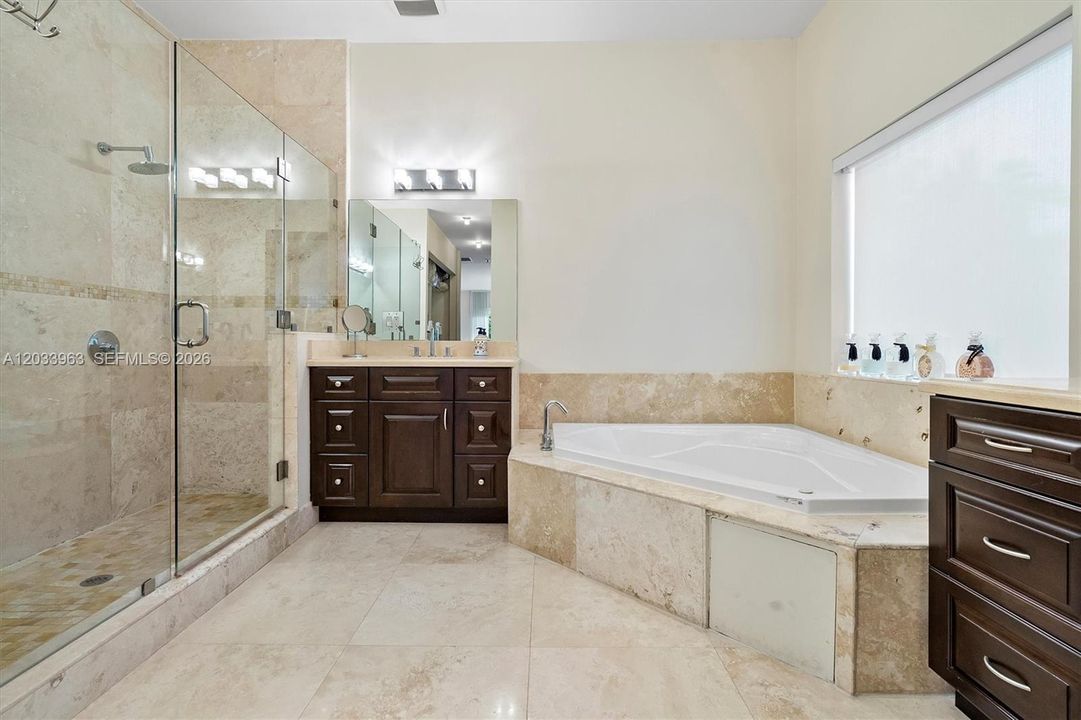 For Sale: $3,790,000 (5 beds, 4 baths, 4545 Square Feet)