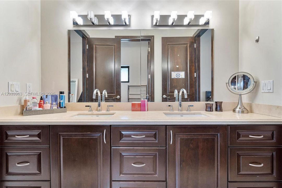 For Sale: $3,790,000 (5 beds, 4 baths, 4545 Square Feet)