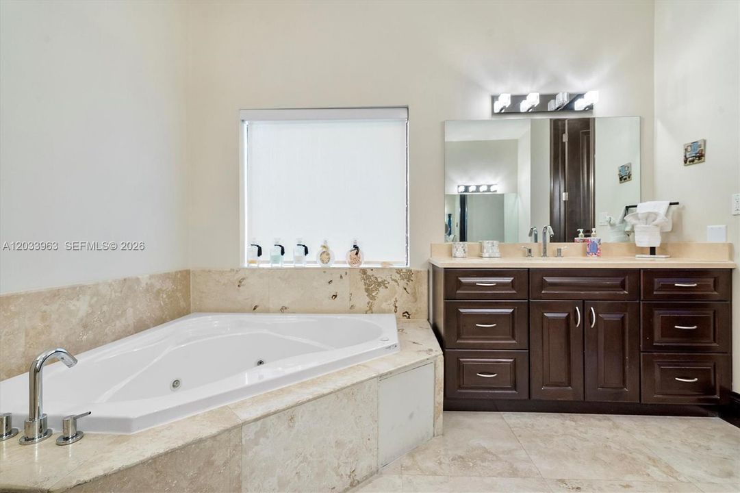 For Sale: $3,790,000 (5 beds, 4 baths, 4545 Square Feet)