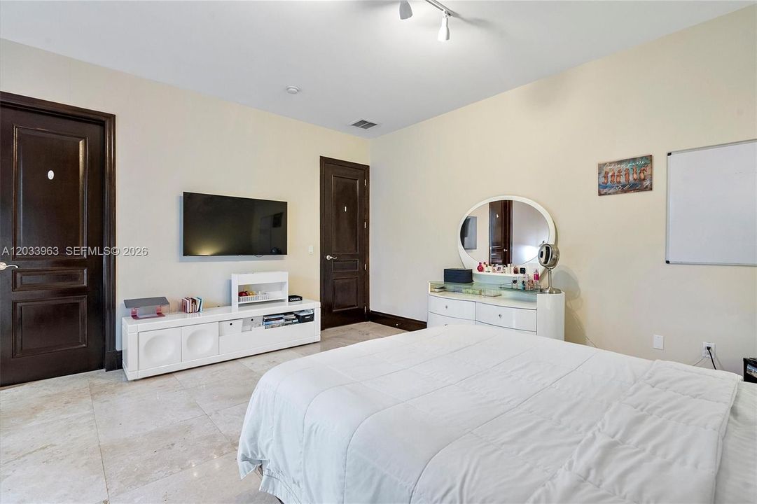 For Sale: $3,790,000 (5 beds, 4 baths, 4545 Square Feet)