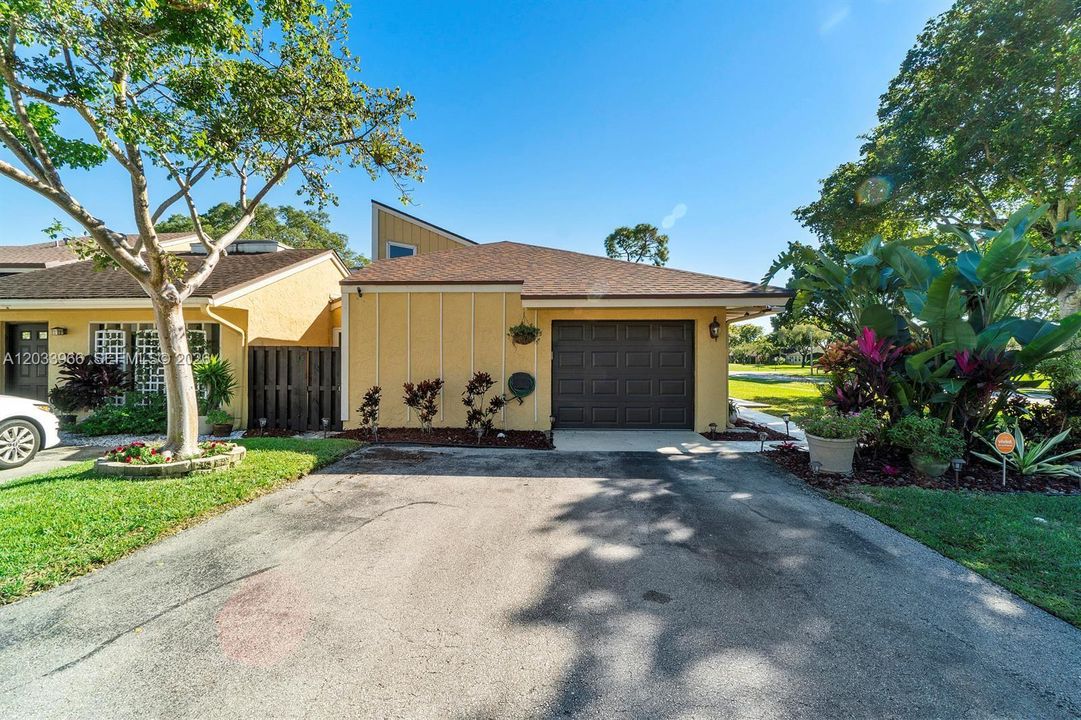 For Rent: $3,400 (4 beds, 2 baths, 1668 Square Feet)