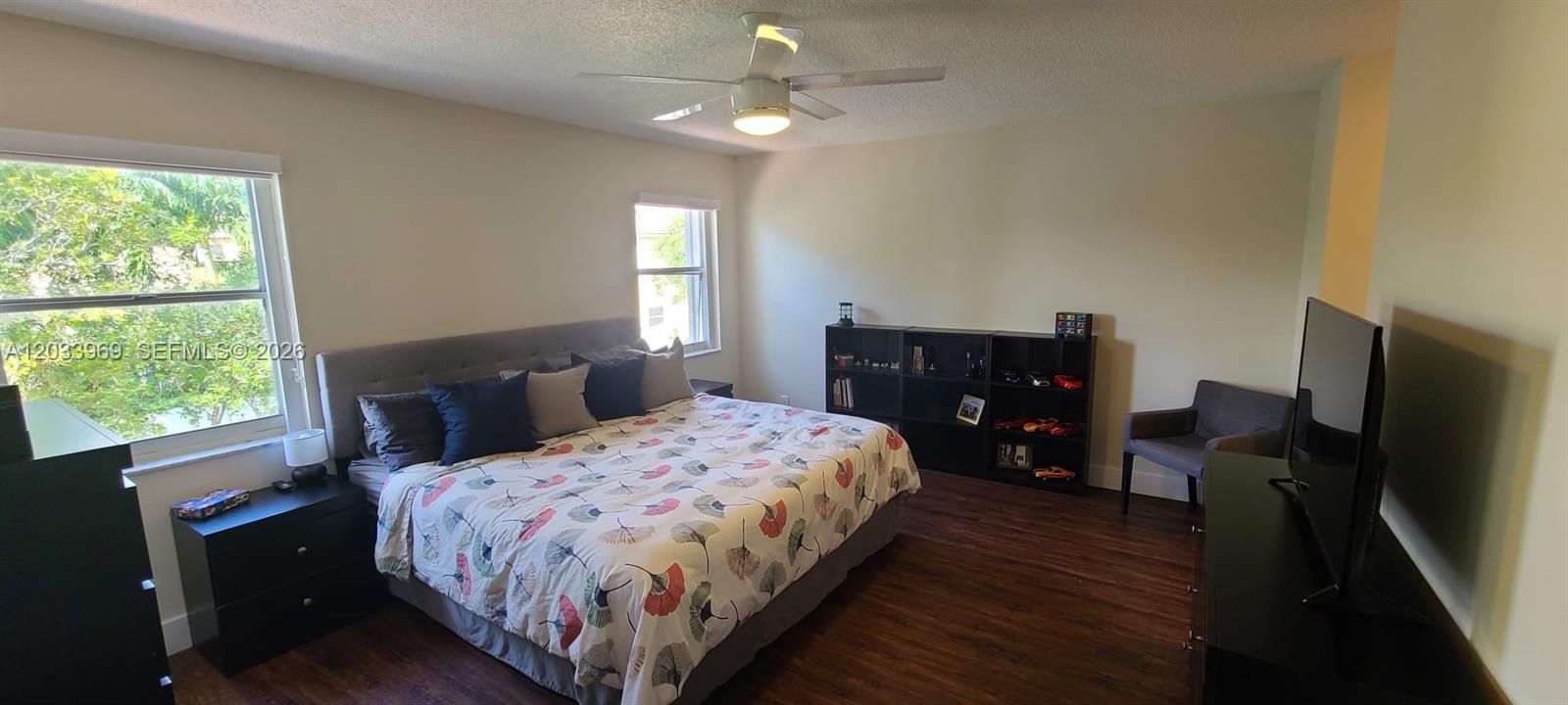 For Sale: $660,000 (3 beds, 2 baths, 1696 Square Feet)