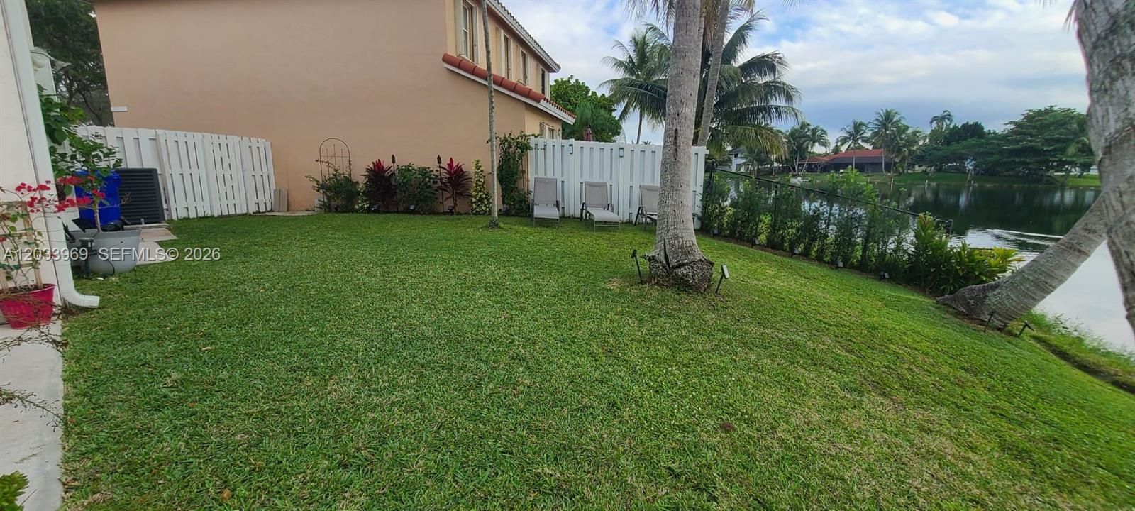 For Sale: $660,000 (3 beds, 2 baths, 1696 Square Feet)