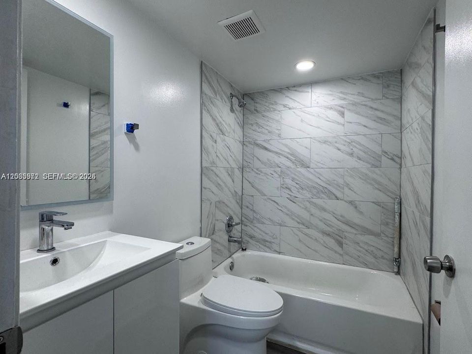 For Rent: $2,850 (2 beds, 2 baths, 914 Square Feet)