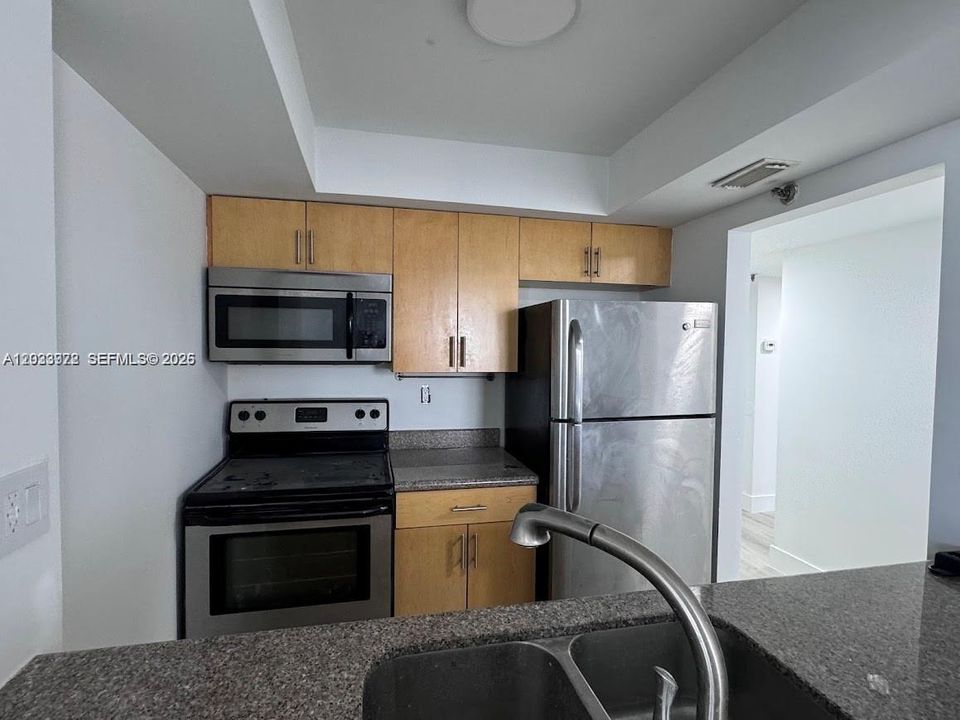 For Rent: $2,850 (2 beds, 2 baths, 914 Square Feet)