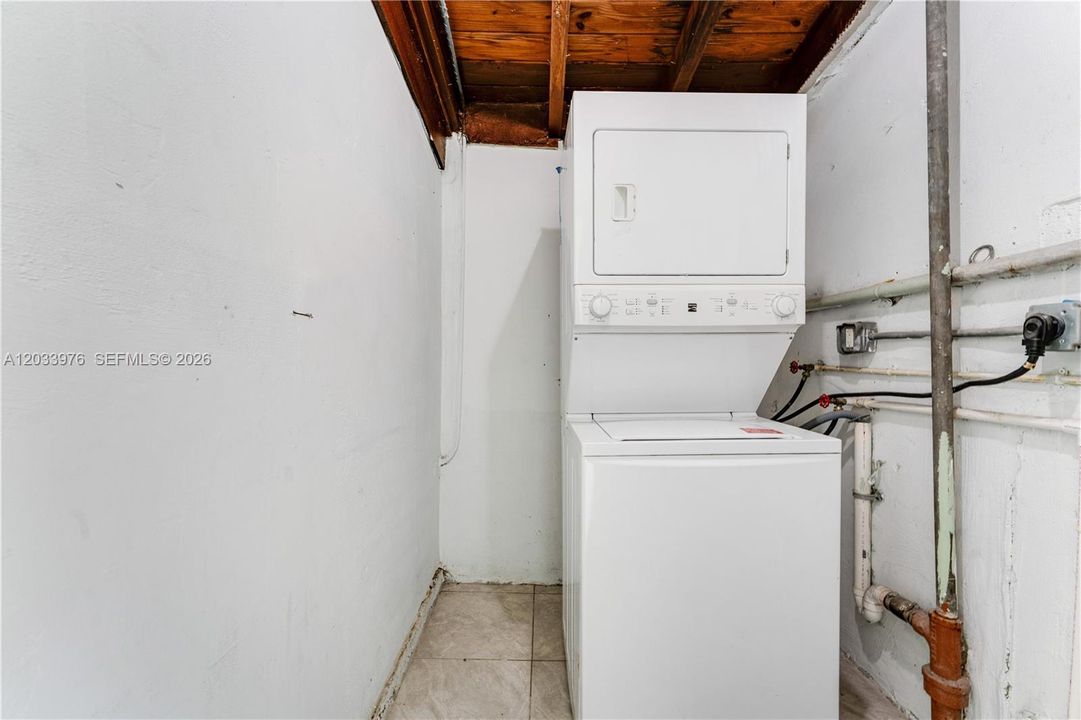 For Sale: $440,000 (3 beds, 2 baths, 1387 Square Feet)