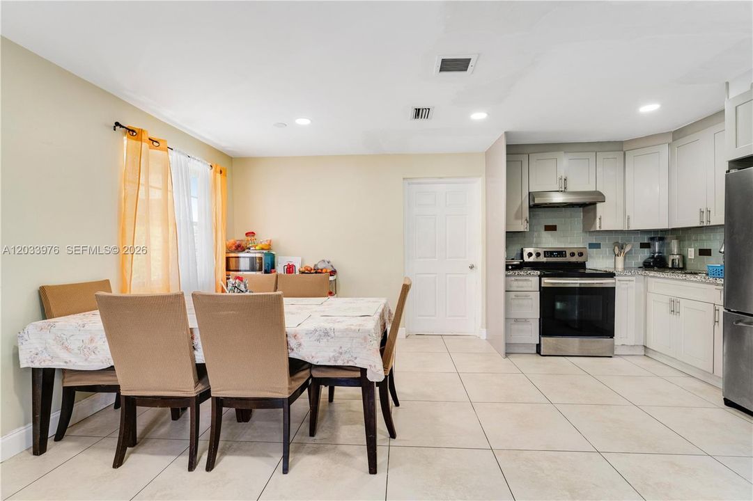 For Sale: $440,000 (3 beds, 2 baths, 1387 Square Feet)