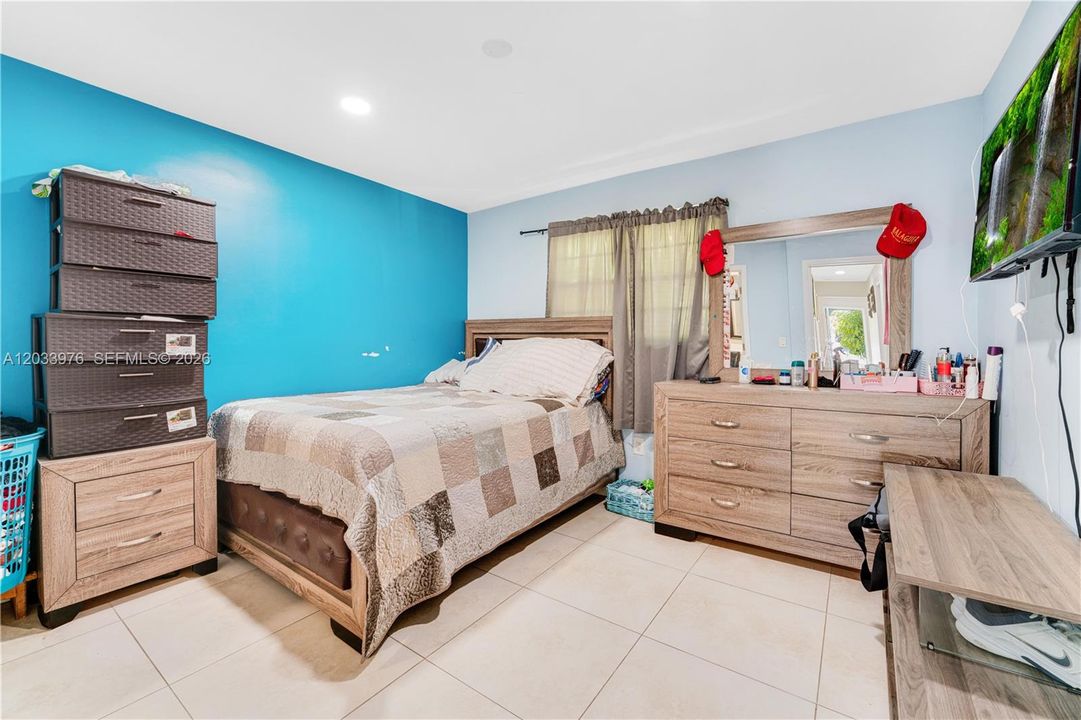 For Sale: $440,000 (3 beds, 2 baths, 1387 Square Feet)