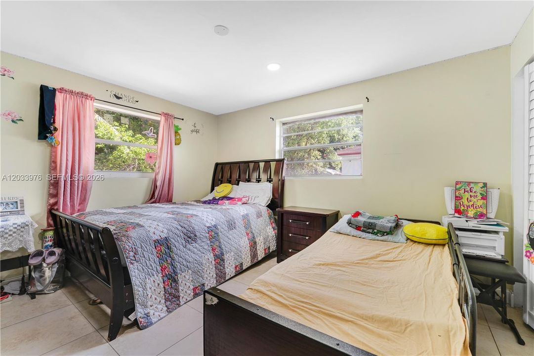 For Sale: $440,000 (3 beds, 2 baths, 1387 Square Feet)