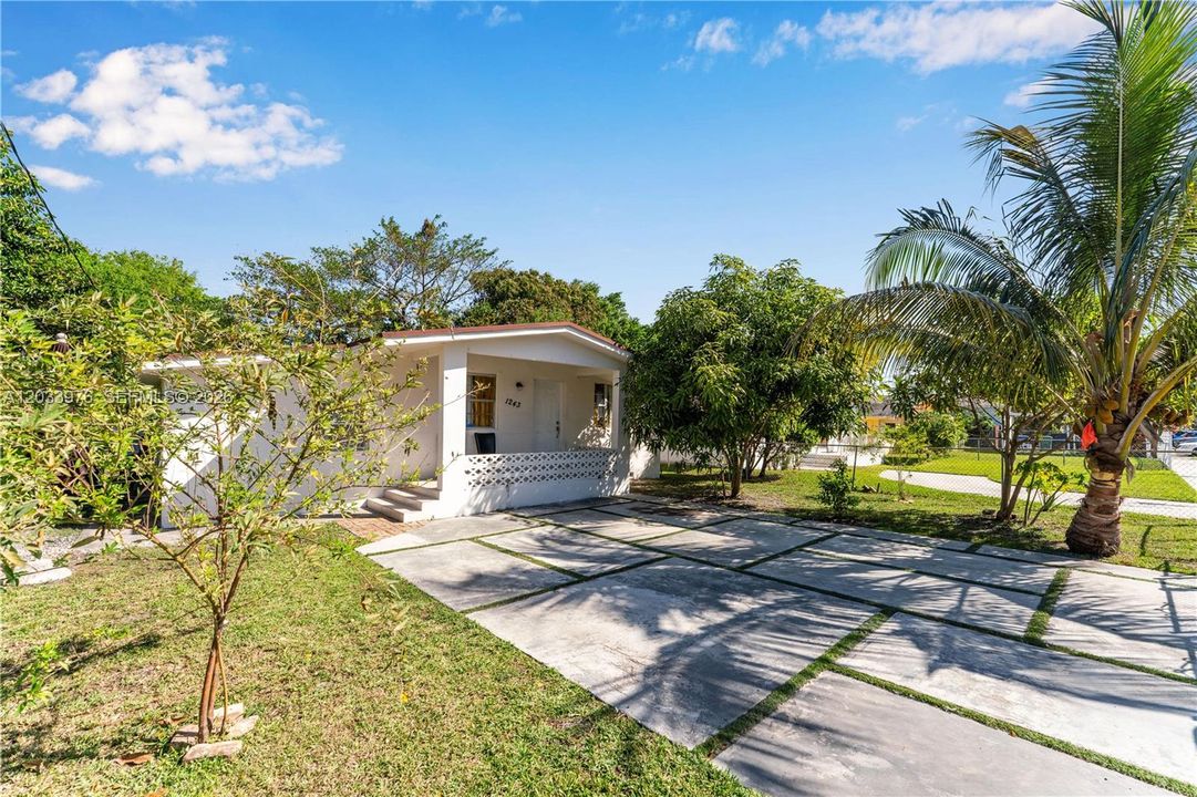For Sale: $440,000 (3 beds, 2 baths, 1387 Square Feet)