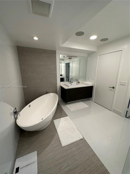 For Sale: $2,100,000 (3 beds, 3 baths, 1892 Square Feet)
