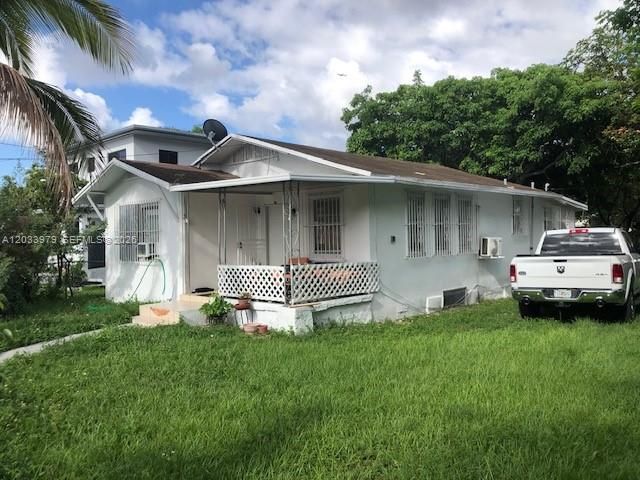 For Sale: $409,000 (3 beds, 1 baths, 1020 Square Feet)