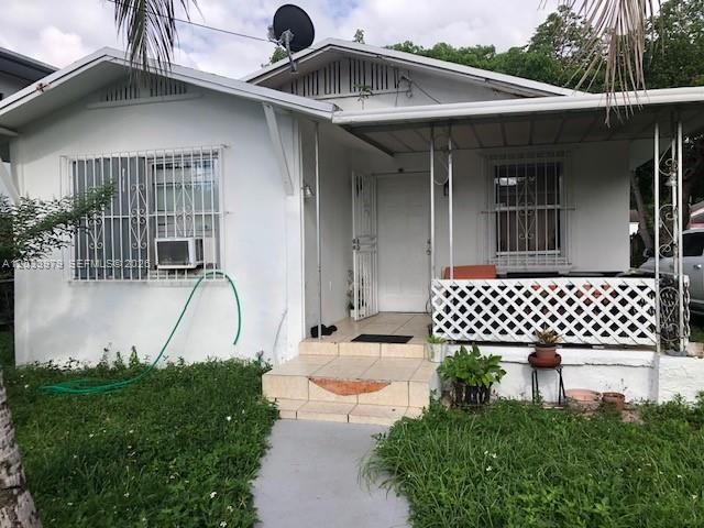 For Sale: $409,000 (3 beds, 1 baths, 1020 Square Feet)