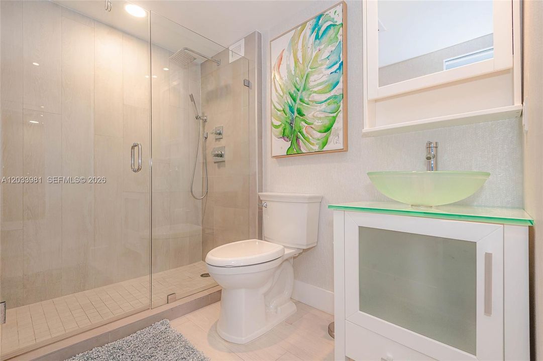 В аренду: $6,000 (0 спален, 1 ванн, 600 Квадратных фут)