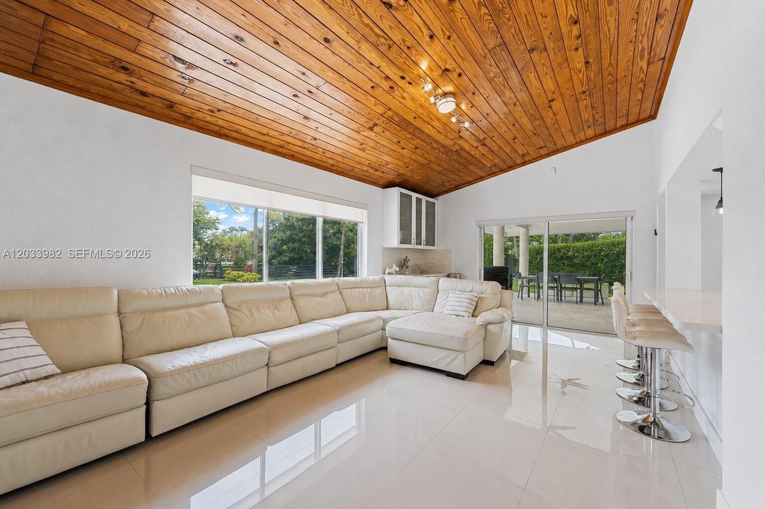 В аренду: $7,695 (4 спален, 3 ванн, 2239 Квадратных фут)