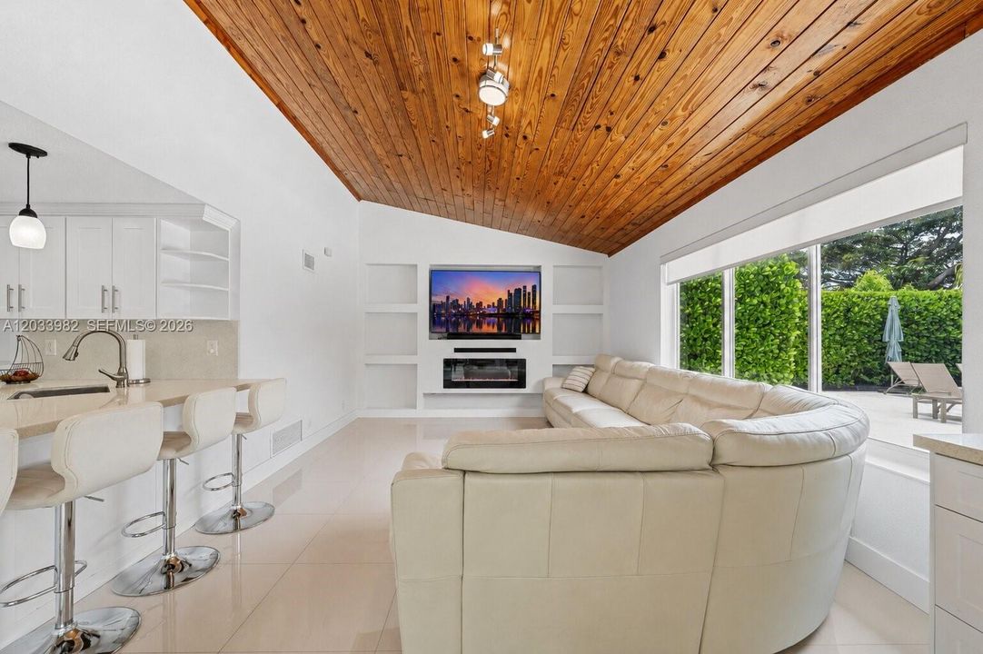 В аренду: $7,695 (4 спален, 3 ванн, 2239 Квадратных фут)