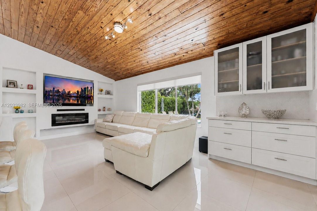В аренду: $7,695 (4 спален, 3 ванн, 2239 Квадратных фут)