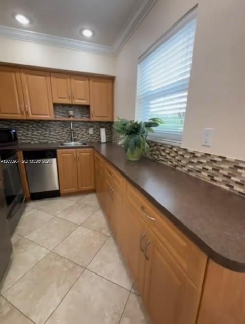 For Rent: $2,250 (2 beds, 1 baths, 1000 Square Feet)