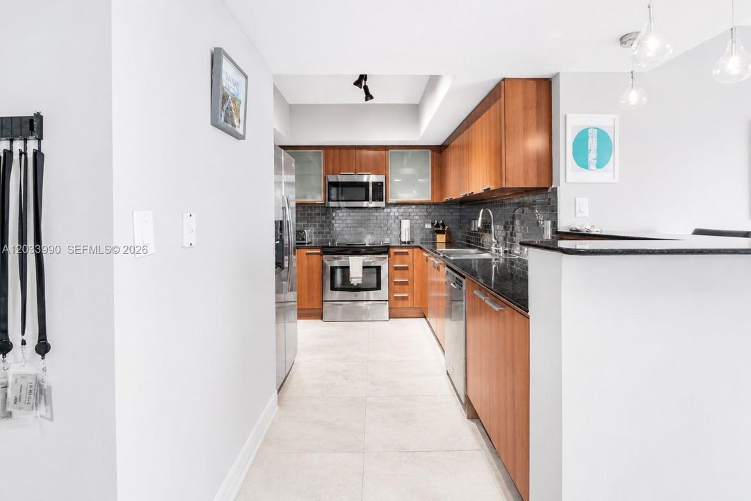 For Sale: $1,150,000 (2 beds, 2 baths, 1637 Square Feet)