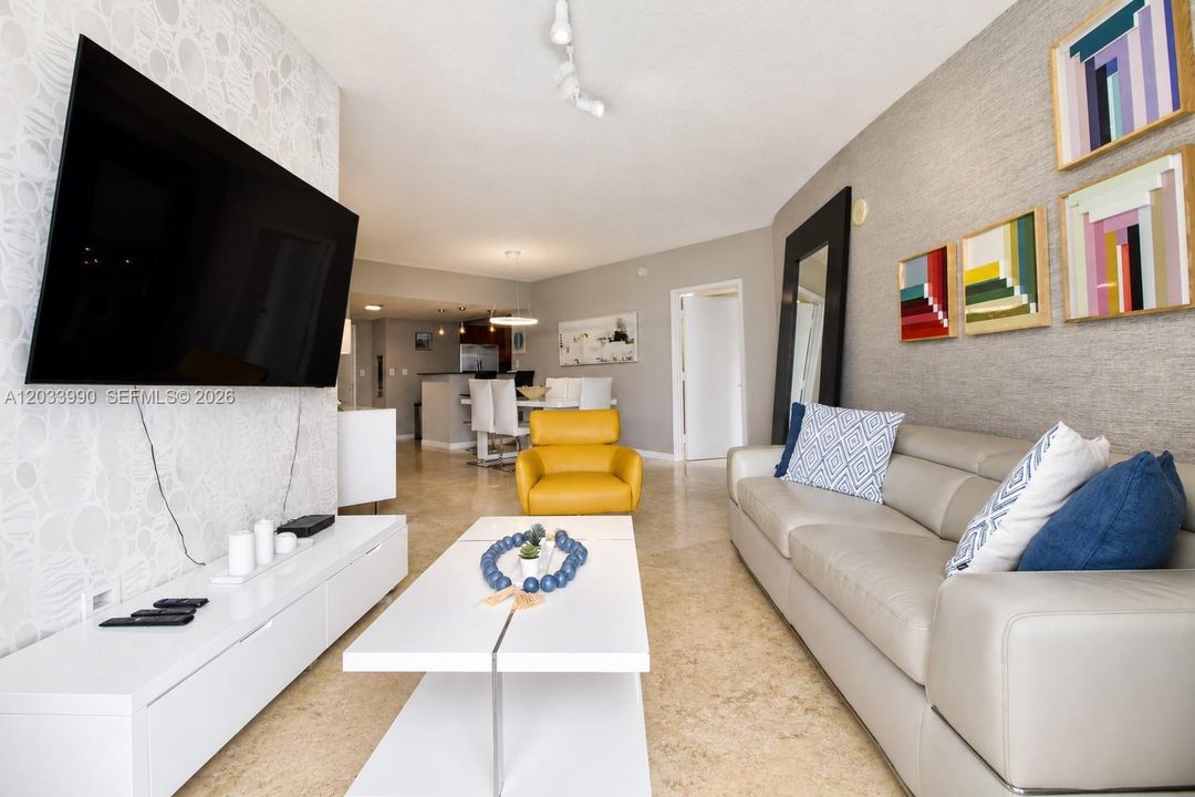 For Sale: $1,150,000 (2 beds, 2 baths, 1637 Square Feet)