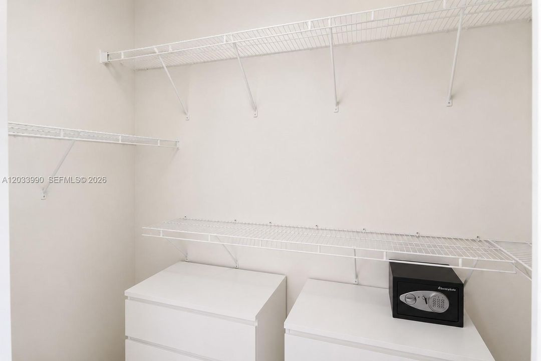 For Sale: $1,150,000 (2 beds, 2 baths, 1637 Square Feet)