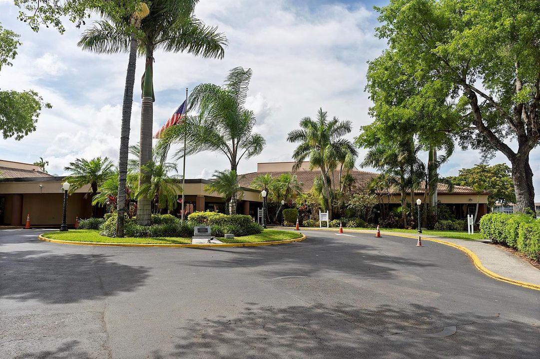 9370 Sunrise Lakes Blvd - - 304158