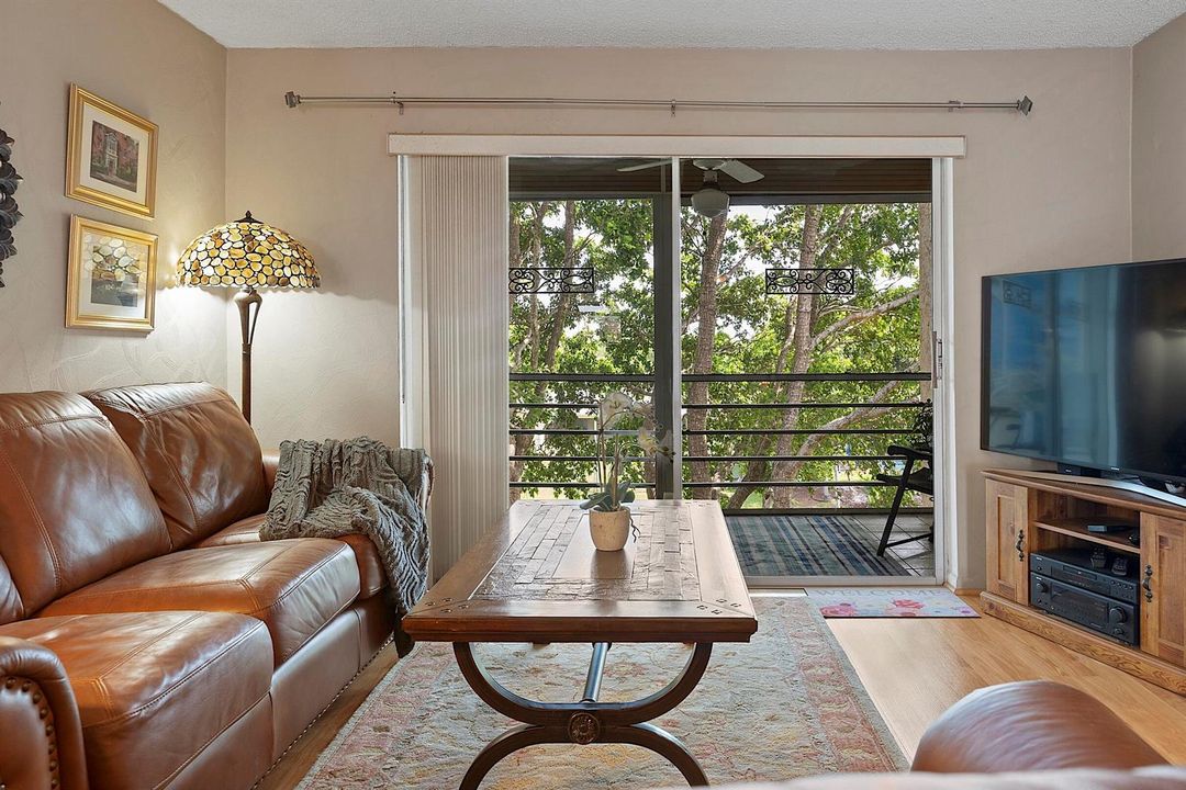 9370 Sunrise Lakes Blvd - - 304136