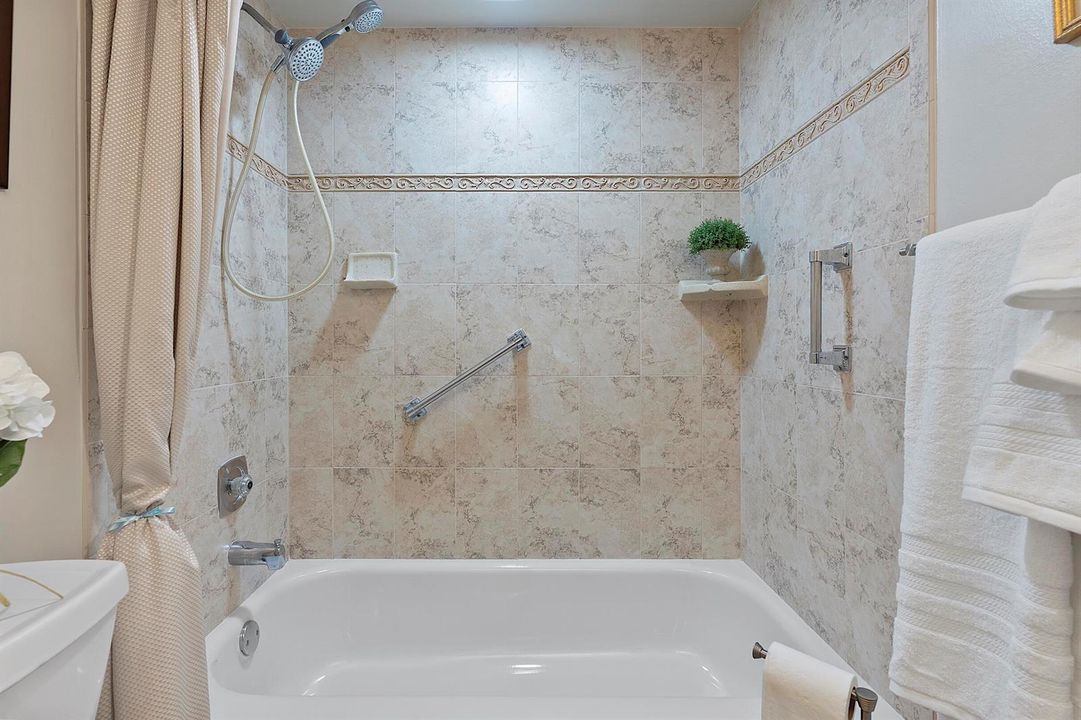 9370 Sunrise Lakes Blvd - - 304139