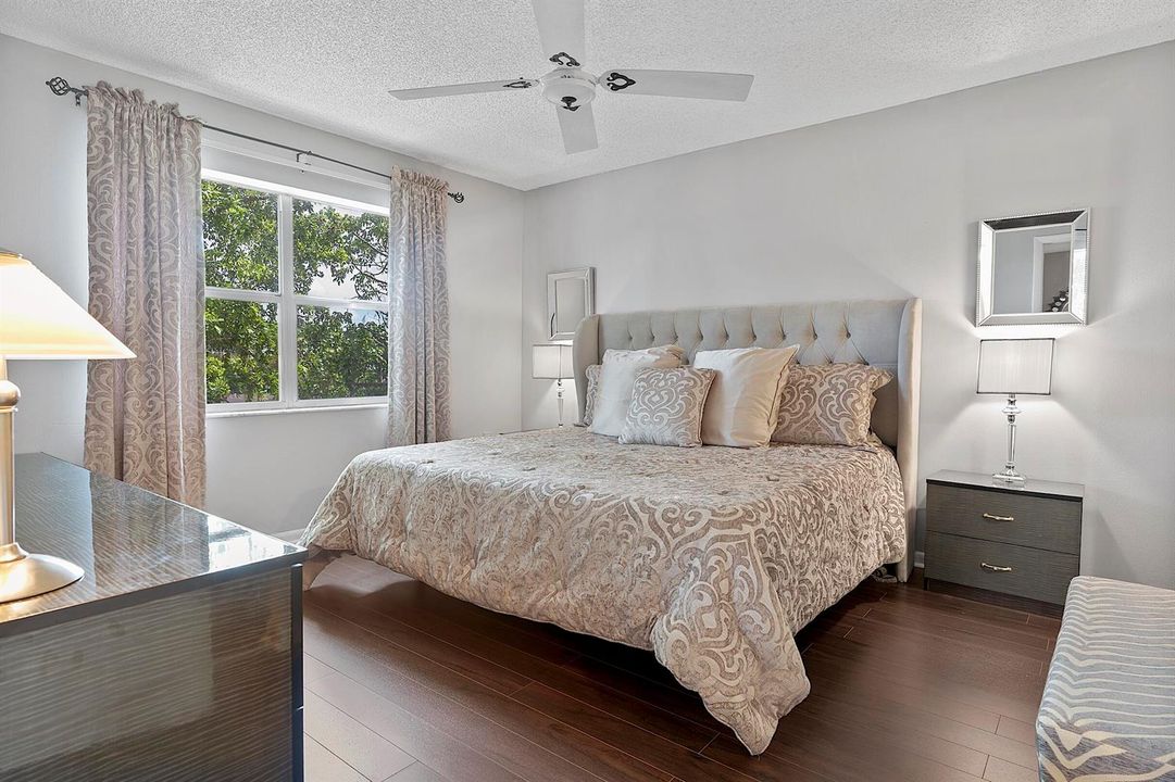 9370 Sunrise Lakes Blvd - - 304150