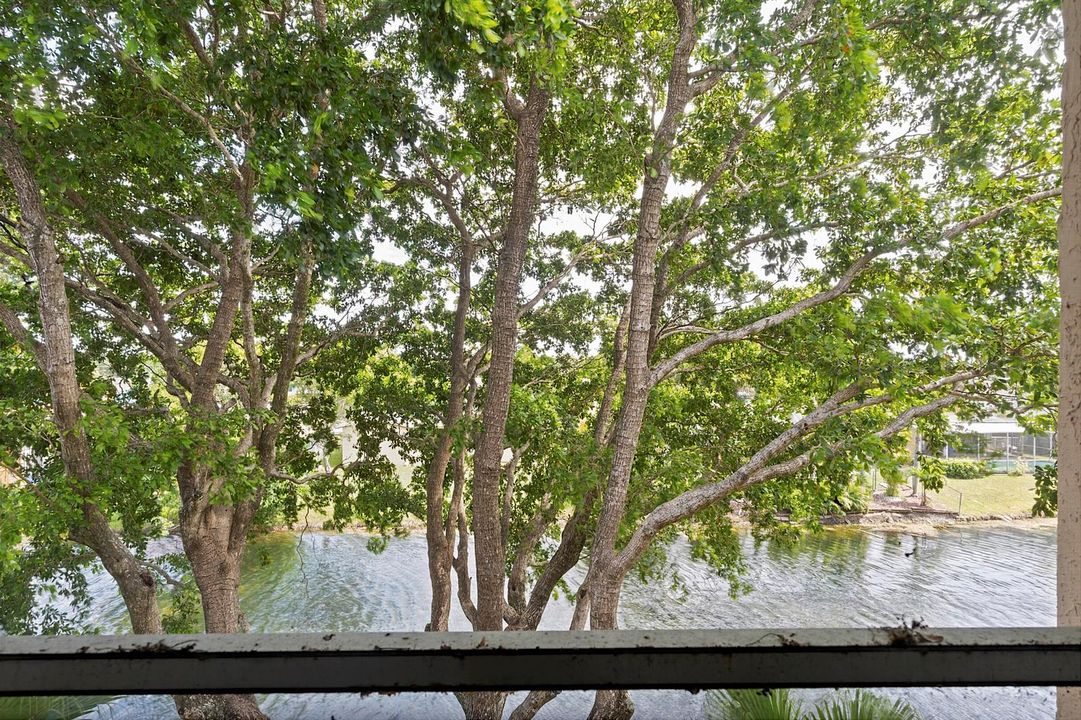 9370 Sunrise Lakes Blvd - - 304148