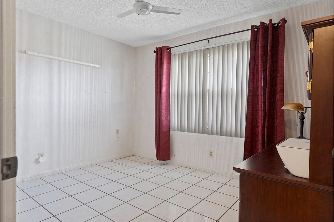9370 Sunrise Lakes Blvd - - 304137