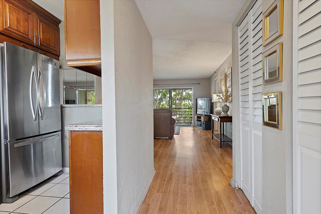 9370 Sunrise Lakes Blvd - - 304127